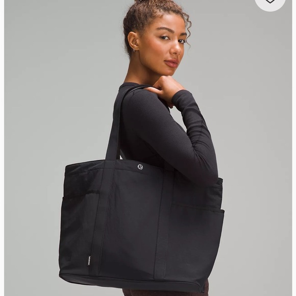 NWT Lululemon Daily Multi Pocket Tote Bag black - Picture 1 of 5